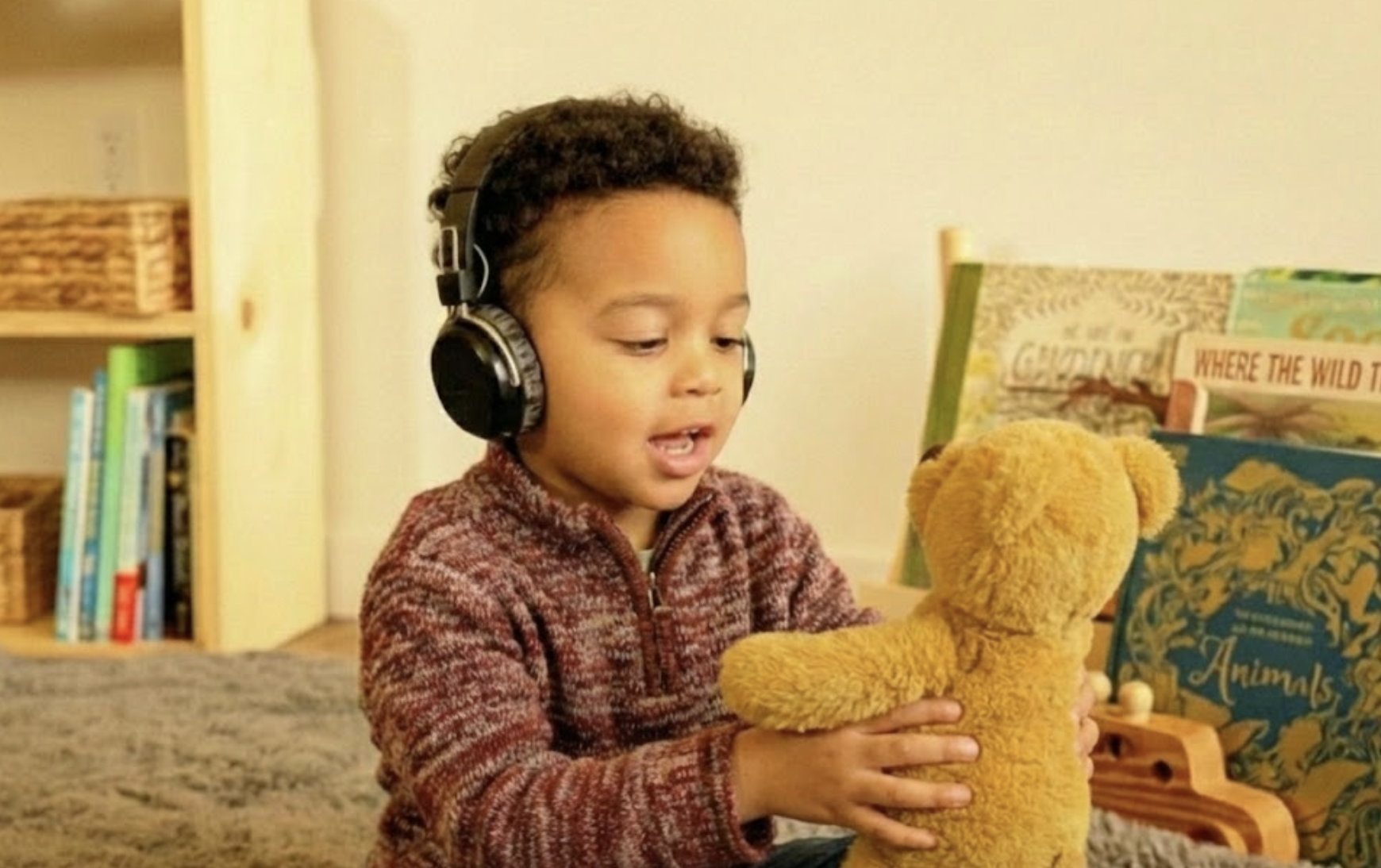 Child talking to AI toy at home