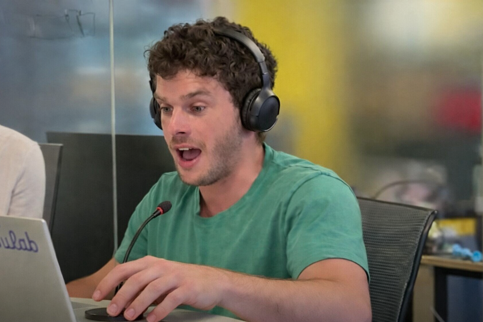 Researcher controlling WOO session